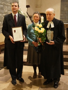 Nagroda Pontifici - Budowniczemu Mostow dla bp. Zdzislawa Trandy (fot. Michal Karski