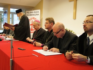 Podpisanie „Apelu Kosciolow w Polsce o poszanowanie i swietowanie niedzieli” (fot. Michal Karski)