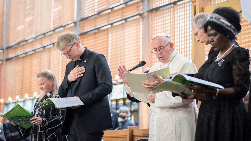 Papiez Franciszek w siedzibie Swiatowej Rady Kosciolow (fot. Albin Hillert/WCC)