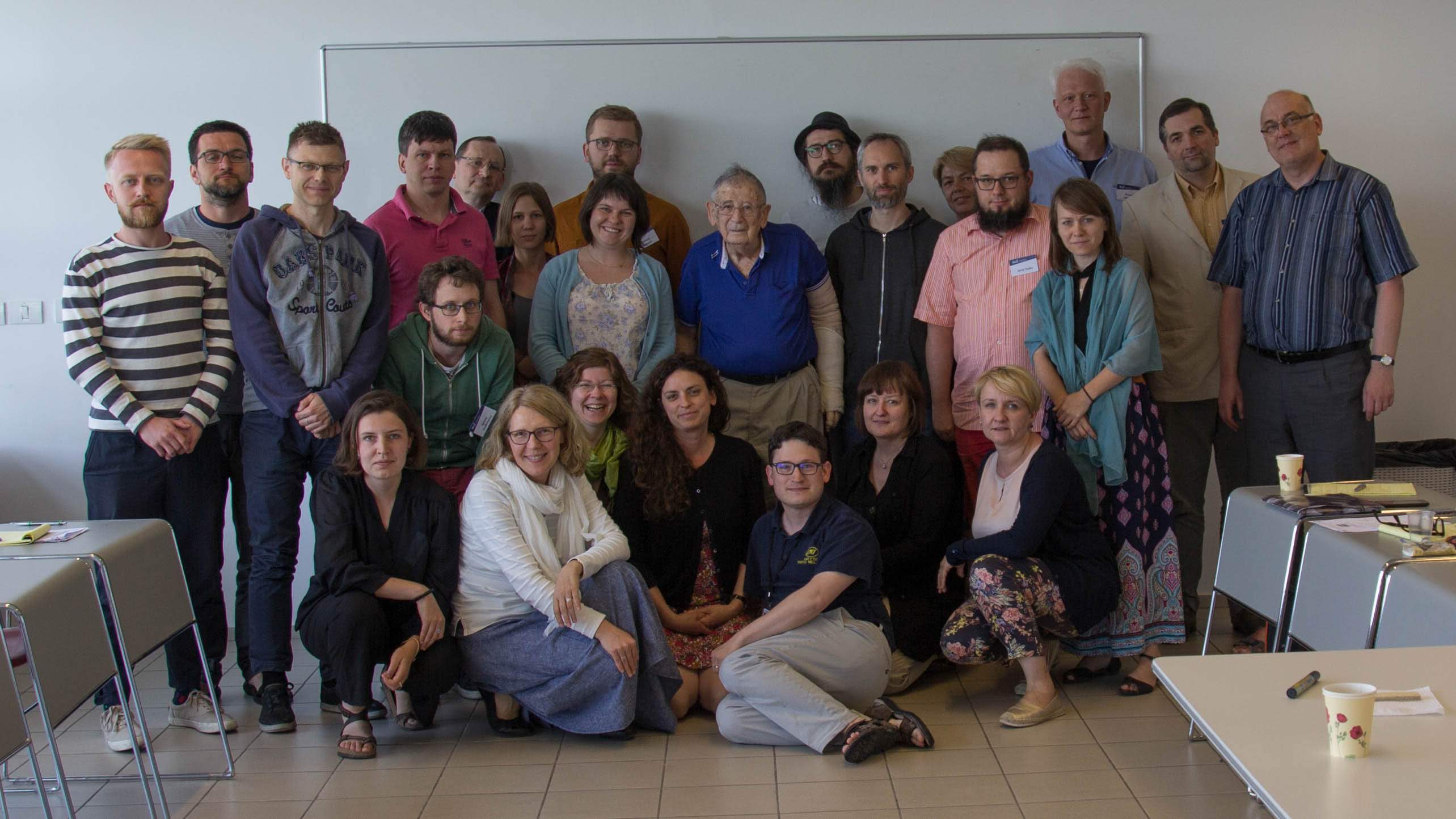 Uczestnicy programu "Wspolne dziedzictwo" z Yehuda Bauerem w Jad Waszem (fot. Archiwum Lukasza J. Maleckiego)